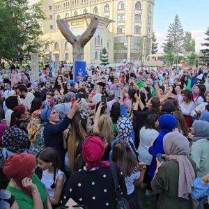 Kobra Murat Instagram - Hérşey için sonsuz teşekkürler sevgiler saygılar sunuyorum ankara kobra murat tan sevgiler kopanzeee yıkılanzeee eğlenceee tavanzeeee kobra murat roman show heryerde hocaaamm