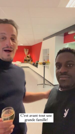 Kody Kim Instagram - Avoir la chance de faire le métier qu’on a choisi c’est une bénédiction. Après faut composer avec les collègues évidemment. #cascade #stunt #comedy #tvshow #😂