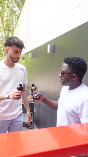 Kody Kim Instagram - Ayez tous un @iamsalimshady dans vos vies pour ouvrir vos bieres en soirée 🍻🇧🇪

Merci au copain @bieredesamis ❤️

 #belgiumbeer #kodykim #humour #videodrole #pourtoi