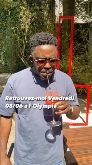 Kody Kim Instagram - On se voit à l’ @olympiahall avec @aupointvirgule , les copains parisiens ? Ou en terrasse 🍹c’est vous qui voyez

#olympia #pointvirgule #summervibes #workhard #humour