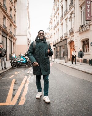 Kody Kim Instagram - Bonjour Paris ! 🇫🇷 Excitation puissance avant mes dates au Point Virgule, tous les lundi de mars à 21h! On part sur une salle mythime (mix entre mythique et intime) pour qu’on puisse se toucher mutuellement! Autant vous dire qu’on a des choses à se dire et qu’on va bien rire 😅 Bien entendu, à la fin, on se prend une bière 🍻. Je ramènerai mes bières belges préférées, parce qu’avec vous... Réservez vos places dès maintenant ! { Lien en BIO } ⬆️🎟️