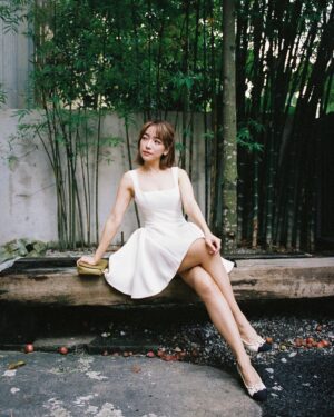 Koe Yeet Instagram - Film series.
Don’t trust social media. 🖤

Still waiting for the green light from my physio to strut around in heels, so I only wore them for photos and my flats were just out of shot 😝

Dresses @huong.boutique 
Film @heyo_its_adriancxm