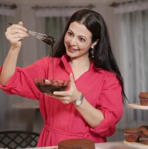 Koel Mallick Instagram - Only chocolateyyyyy with my beautiful souls of NGO Bodhu Collective … 🍫🥰 🍫 nom nom…. 😋😋ending with a jig was the best way to complete the celebration to spread cheer!!!!😍🫶
#happychocolateday #love #joy #life 😇

@calcuttatimes