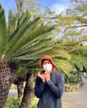 Koo Ja-cheol Instagram - 언제부턴가 힐링을 원할때 자연으로 향하는 습관이 생긴거 같다. 
무언가를 하기보다 나무 밑 벤치에 앉아 맑은 공기를 마시는게 너무 좋다.
#제주 #한림공원 #자연 #힐링 #4월22일지구의날