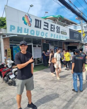 Koo Ja-cheol Instagram - 오랜만에 가족여행
사실 정신적으로 많이 지쳐서 휴식이 많이 필요했었는데  덕분에 너무 잘 쉬었다.. 
안녕2022년... 이제 다시 2023년 시작!
모두 늦었지만 새해 복 많이 받으세요!
#베트남#푸꾸옥#피크타임 #피크타임푸꾸옥(지인이운영하는현지여행사에요많이이용해주세요)  #stepbystep