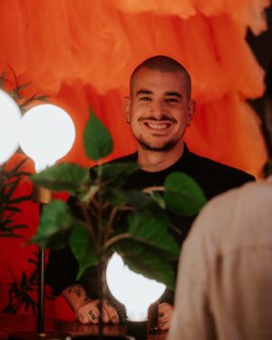 Koriass Instagram - Beaucoup de plaisir à @plazaplaisir ce vendredi 21h à @telequebec 🎈

Avec les amis:
@ingrid.stpierre 
@tinaleonofficial 
@qualitemotel   Curieux Bégin

Et Paul Piché 👑

Shouts à @ludovicphotographie 📸