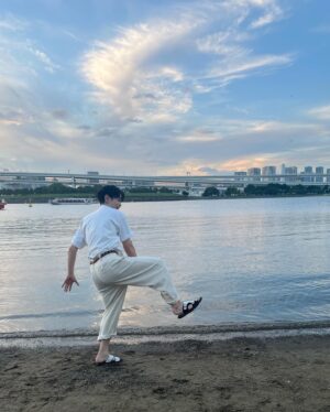 Kosuke Suzuki Instagram - カレンダーオフショット第三弾✌️
皆さん！スペシャルセットはゲットしてくれましたかー?
スペシャルセットにオンラインイベント参加特典があるのですが、一対一でお話しできるヨントン方式で出来たらなと思います！
僕も皆さんとお話しできるの楽しみにしてます！
沢山話そうね✌️
・
和我说话吧✌️
나와 말하자✌️
・