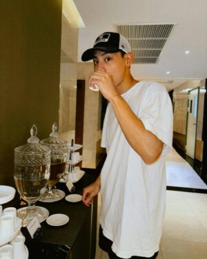Kota Kagami Instagram - Lobby就很好玩
泰厲害了🇹🇭
#thailand