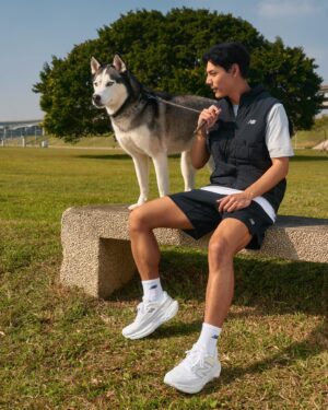 Kota Kagami Instagram - 最近開始迷戀上跑步🏃🏻
自從穿過NB 最新一代跑鞋1080v13
真心愛上
前所未有的Q彈腳感
用的是 Fresh Foam X 科技中底
一雙好的跑步鞋可以讓你
跑得更快 跑得更遠
不信去門市試穿就知道我說的是什麼感覺

#NewBalance 
#FreshFoamX 
#1080v13 
#runyourway