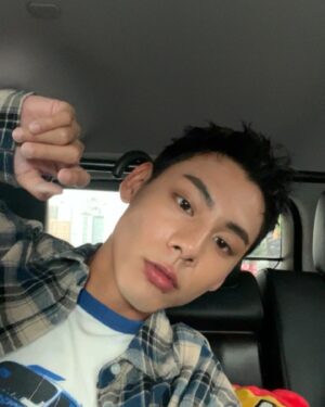 Kota Kagami Instagram - 最近很多朋友抵抗力降低都在感冒所以看我照片補一下維太命C 😀✌🏽