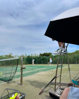 Kotoko Yamaga Instagram - 今週のハイライト
好きな人たちと沢山会って幸せな一週間だった🥹
そして今週もよく飲んだ🍷

1.カウンター席大好き
2.おめぐとなごみちゃんの白さが際立つ
3.4.BBQ、夏って感じで最高
5.夫たちのテニス対決🎾
6.ゆうちょの料理教室また行きたい👩🏻‍🍳
7.anuansの展示会(ちえみちゃんと双子コーデになってたw)
8.会うたび元気をくださる大好きなひろ美さん
9.平和なランチ会
10.アボカドの断面は可愛い