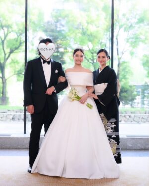 Kotoko Yamaga Instagram - はんにゃの結婚式のデータ✨
家族写真多め😍

チャペルでの入場シーンでも、はんにゃへの一言でも、父のスピーチでも、泣きまくった一日。
はんにゃは輝いていて世界で一番綺麗だった😍🤍✨

#お姉ちゃん
