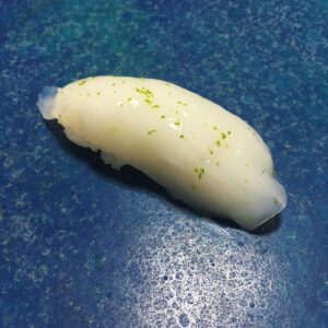 Kouta Okada Instagram - ヤリイカのお鮨
すだちの皮を擦って振りかけて藻ソルトで食べた
#イカ好きと繋がっているとこっちは勝手に思ってたが違った
#イカスシグラム