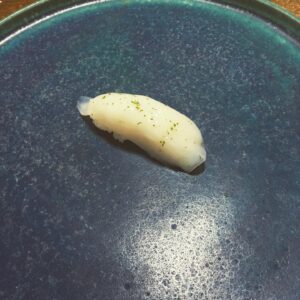 Kouta Okada Instagram - ヤリイカのお鮨
すだちの皮を擦って振りかけて藻ソルトで食べた
#イカ好きと繋がっているとこっちは勝手に思ってたが違った
#イカスシグラム