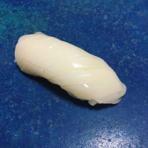 Kouta Okada Instagram - スルメイカ握ってレモンと藻ソルトで食べた
表斜め横、裏縦横、包丁入れまくり

#イカ好きと繋がることにリスクしかねえからなぁ
#イカスタグラム