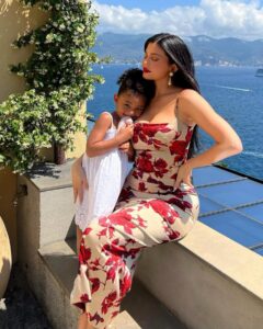 Actress Kris Jenner HD Instagram Photos and Wallpapers August 2024