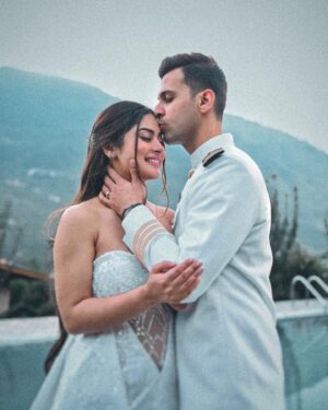 Krishna Mukherjee Instagram - Here’s to new beginnings 🥂 
We got engaged 💍 With my Sailor boy Chirag Batliwala ❤️🧿
.
Photography- @israniphotography 
Decor - @jestbeauevents011 
MUA - @makeupbyniharikamukim

Stylist: @stylebysugandhasood
Jewellery: @bhushanjewellersolan
Outift: @style__inn