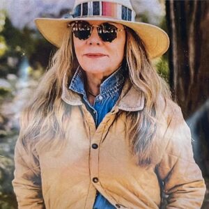 Kristin Davis Instagram - This is Lauri Carlton. Unfathomably she was shot and killed Friday in her store near Lake Arrowhead because she had a Pride flag in front of her store. I had the pleasure of meeting Lauri and shopping in her charming store over the summer. I cannot comprehend what has happened and I can only imagine what her family and close friends are going through. We cannot rest in our work towards love and understanding and equality for every person. It is abundantly clear that divisive senseless hate is the only motive for this hate crime. Lauri was a strong ally, when her Pride flags were stollen she quickly replaced them. To think that she was murdered for her support of our LQBTQ  family tears my heart into pieces. I want Lauri to be known as the HERO she was and is. I want her her family to know we are thinking of them and for everyone to know that we must continue to stand up for what is right! #lovewins🌈