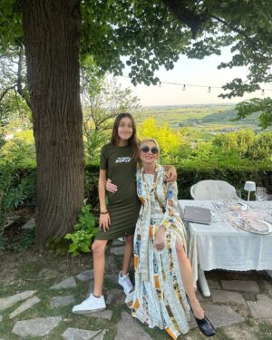 Kristina Orbakayte Instagram - Всем привет из солнечной и вкусной Италии 🍝☀️Клавочка 😂 #кристинаорбакайте #клавдияземцова