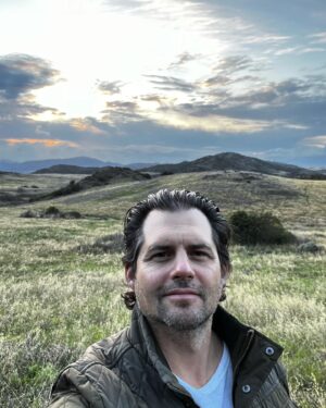 Kristoffer Polaha Instagram - Mount up with wings like eagles. 

Book 3 is done. 

#fromkonawithlovebook 
@annagomezbooks 
 @rosewindbooks
#fromkonawithlove