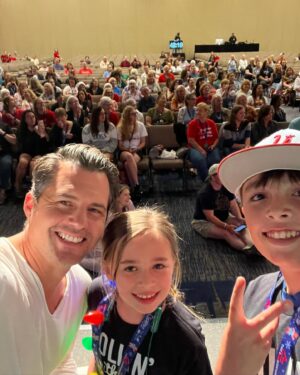 Kristoffer Polaha Instagram - Thank you Kansas City! 
Thank you #christmasconkc 
Thank you Mr. Hall and @hallmark ers for the warm welcome 
& 
Thank you to all our fans! 

Let’s do it again sometime soon! 

🙏🏼 @thats4ent 
🙏🏼 @marybethhersheykc 
🙏🏼 @thegranfalloon