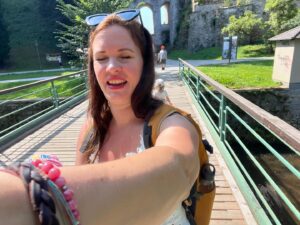 Kristýna Leichtová Instagram - Přátele, přesouvám se do placeného obsahu. Uvědomuji si velmi citelně ze moje osoba je veřejné známou věcí, ale nepřejí si dávat své soukromí jen tak všem médiím všanc. Proto otevírám tento kanál. I na běžném kanálu budu sdílet věci, ale jen částečně. Pokud vás to zajímá, vstupte. Pokud ne, nechte to být 😉