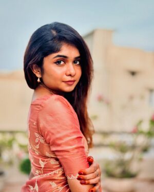 Kriti vamshini Instagram - Sita mahalaxmi🦋

#tamilmuser #reelsinstagram #tamil #mrunalthakur #sitaramam