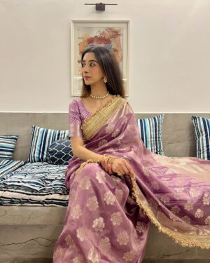 Kritika Avasthi Instagram - This place and the saree made me choose this song 🥰. 
Location @mango_trail 
Saree @safetyypins 
Mua & Hair @vrindaarora94.va 
📸 @piyushk003 
Styled by @saakshisabharwal 
Assisted by @karansehg 
Song choice?