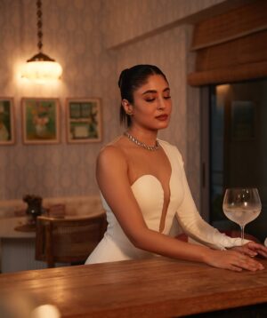 Kritika Kamra Instagram - Glam, checks, out! 

Photos by @vievekdesai 
Makeup by @miimoglam 
Hair by @hairbyprem 
Styled by @humairalakdawala 
Dress - @safiyaa_official 
Heels - @louboutinworld 
Jewelry - @tuula.jewellery 
Managed by @divijakrishnaswami 

#premiere #gyaarahgyaarah