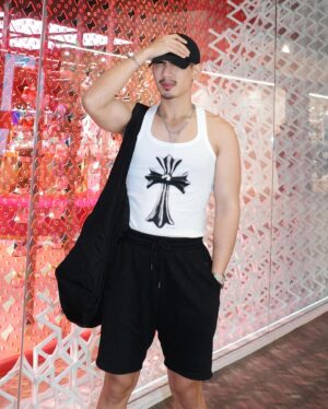 Krittanai Arsalprakit Instagram - หลงรักมั้ย…ไม่แน่ใจ แต่ที่แน่ใจคือหลงห้าง หาทางออกไปเจอ.