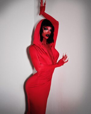 Krystal Versace Instagram - The devil is in the details 🔪😈 @ohpolly has it all for this Halloween. #ad