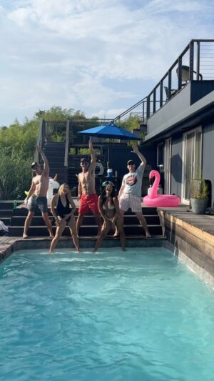 Krystina Alabado Instagram - Erika “LETS MAKE UP A DANCE”
Everyone else “………..ok?”
…10 minutes later 
Choreography @erikahenningsen 
Dance Captain @greyhenson 
Mover in the back/Set Dresser @bob.lenzi 
Producer @krystinaalabado 
Child Ranger @kaselig 
Celebrity Cameo @coreymach