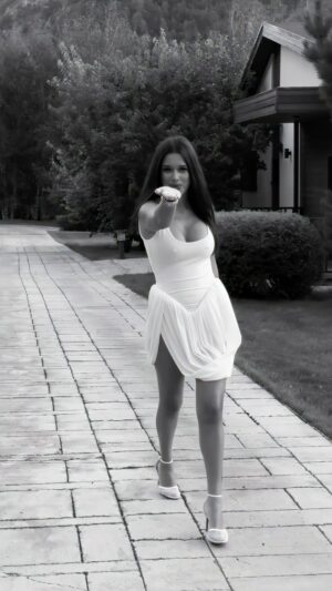 Kseniya Borodina Instagram - Какая я вам нравлюсь больше, сейчас или год назад?) Хотя, я как будущий психолог принимаю все свои состояния и части и могу сказать, что не жалею ни о чем в этой жизни и всегда всему свое время❤️
