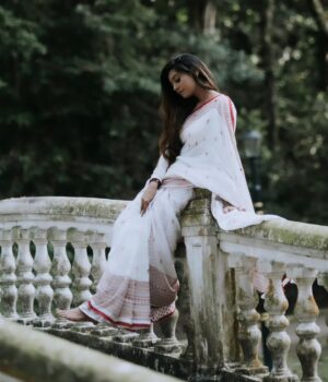 Kuhasini Gnanaseggaran Instagram - நீ கொண்டு வா காதல் வரம் ❤️🔥
.
.
Blouse @arudpa
.
Photography @pavetraarumugam 
.
Makeover @yogesmohan_mua 
.
.
 #malaysia #kl #kualalumpur #kuhasini #love #conceptart #trending #simple