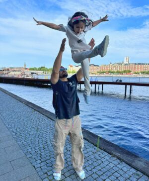 Kunal Khemu Instagram - My Happy Place that fits in my arms and sometimes can even fly ❤️