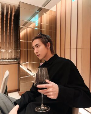 Kurt Huang Instagram - 每天有每天的快樂
今天是生日快樂

謝謝26歲，謝謝我愛的和愛我的每一個人

Happy birthday to ME
祝我生日快樂 🎂✨🛸