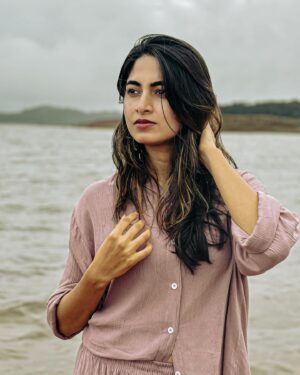 Kushee Ravi Instagram - Back to backwaters , where serenity flows 🌿
.
.
.
Pc : @thewalker_photography 
.
.
#dia #actor #actorslife #kannada #films #filmindustry #water #backwaters