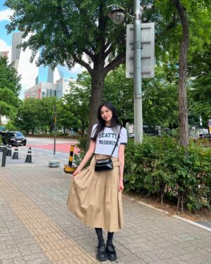 Kwon Eun-bin Instagram - 늘 뭐라고 쓸지 고민하다가..
결국 이모티콘!🫶