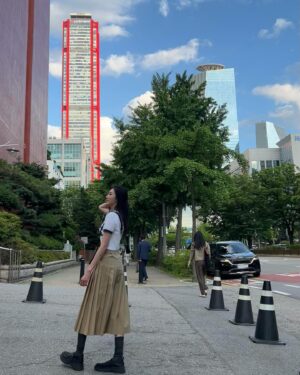 Kwon Eun-bin Instagram - 늘 뭐라고 쓸지 고민하다가..
결국 이모티콘!🫶