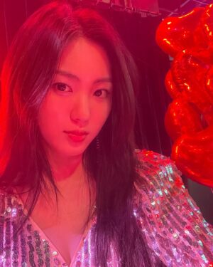 Kwon Eun-bin Instagram - 예지는 파티광....🍸

#하이라키#hierarchy