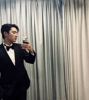 Kwon Hwa-woon Instagram - 오늘은 러너가 아닌 연기자로 :)