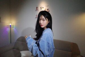 Kwon Na-ra Instagram - 염색했는데 이쁘다,,💜
