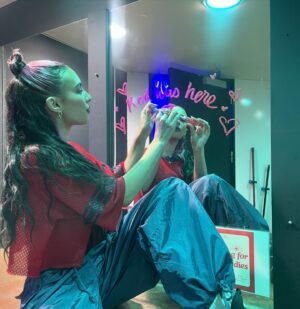 Kylie Cantrall Instagram - don’t try this at home;) sry @mdcdance 🤷‍♀️💋