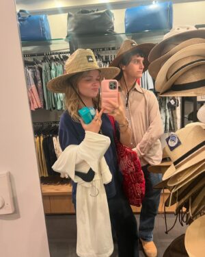 Kylie Rogers Instagram - I like turtles