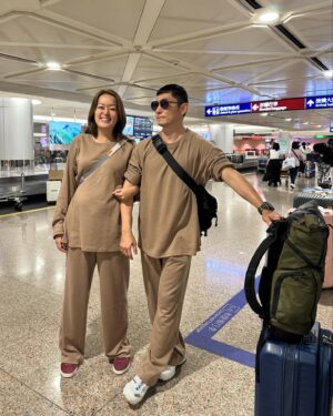 Kylie Wang Instagram - 下飛機前大公主說要陪我一起直接穿著 #星宇航空 的睡衣出海關，說我穿得舒服就好不用怕丟臉。結果他自己戴墨鏡在那邊耍帥，看起來很邋遢的只有我。

星宇航空8月16日每週三開始直飛西雅圖嚕！
@starluxairlines