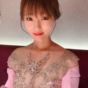 Kyoko Fukada Instagram - 映画『はたらく細胞』の出演情報が解禁されました🎀
撮影は武内監督とスタッフさん、キャストさんと和やかな雰囲気で、阿部サダヲさんの肝臓内で楽しくお芝居を させていただきました。 たくさんの魅力的なキャラクターが現れて、作品を楽しみながらも、身体のことを知る良いきっかけにもなりました🥺私たちの身体の中にこんなにロマン溢れる無限の世界が広がっていると思うと、いつもの日常がよりストーリー性を 帯びてきますよね‼️
映画をご覧になった方が同じ体験をされると思うととても楽しみです❤️

#皆様毎日の暑さお身体大事になさってください
#暑さ対策はどうされてますか？