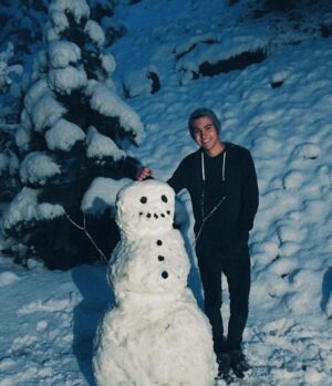 Kyson Facer Instagram - Do you wanna build a snowman?❄️☃❄️