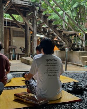 Kyutae Sim Instagram - อาจารย์ คึกฤทธิ์ โสตฺถิผโล ที่วัดนาป่าพงสอนคำสอนของพระพุทธเจ้าที่แท้จริง ”พุทธวจน“ คำสอนที่เป็นอากาลิโกใช้ได้ตลอดการเวลา
ผมได้เข้าค่ายแก้กรรมครั้งที่22 สามวันสองคืนเป็นเวลาที่มีประโยคมากครับ🙏🏻