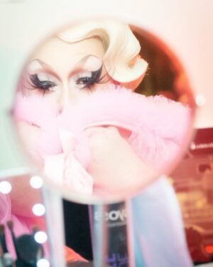 La Big Bertha Instagram - MIRROR :

Ton reflet peut etre ton meilleur ami : apprivoise le, dompte le, faites connaissance et aimez vous ! 

By @mariannegirardet at @labarbichette.cabaret 

Wig @sheinaratanjabi 
Make up 100% @nyxcosmetics_france 

#dragqueen #
