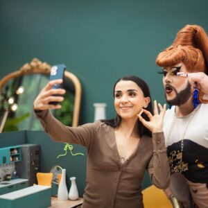 La Big Bertha Instagram - Juste parce qu'on ne se lasse pas du look de notre @labigbertha.paris, même derrière les fourneaux 🤩 
 
💻📱 Retrouvez le 1er épisode de #MiniCooking sur 6play.fr et l’App 6play 
📺 L’intégralité du programme est disponible en exclusivité chez les distributeurs Canal , Orange, SFR, Bouygues et Free